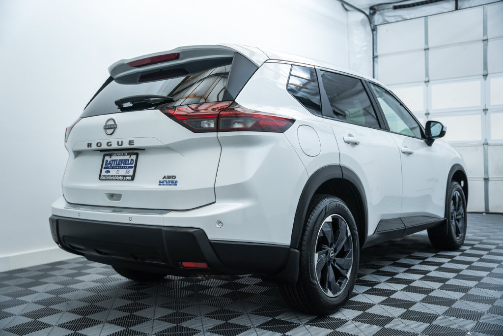 Used 2025 Nissan Rogue SV AWD/4WD image 5