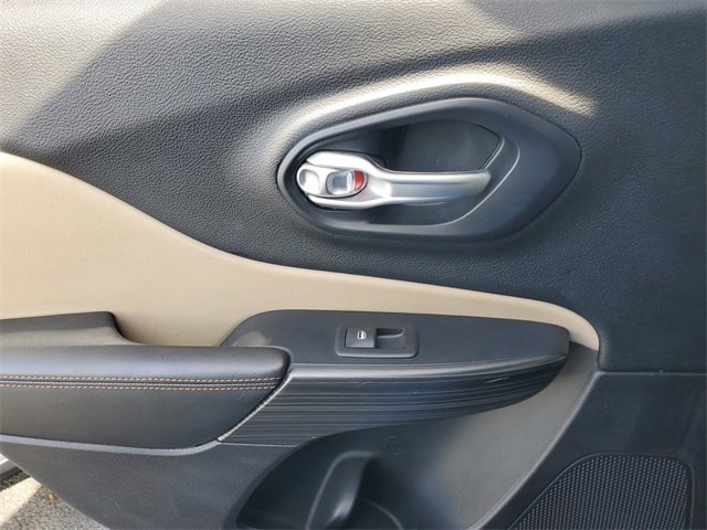 Used 2016 Jeep Cherokee Limited image 17