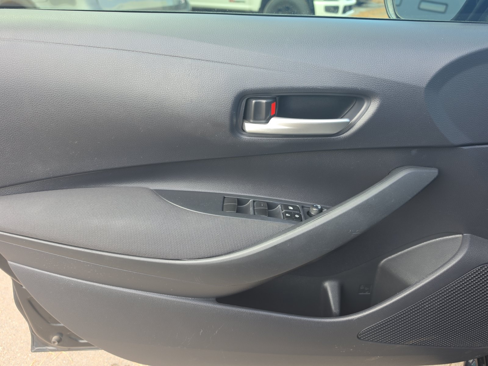 Used 2020 Toyota Corolla LE FWD image 15