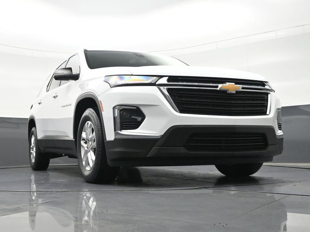 Used 2023 Chevrolet Traverse LS image 30