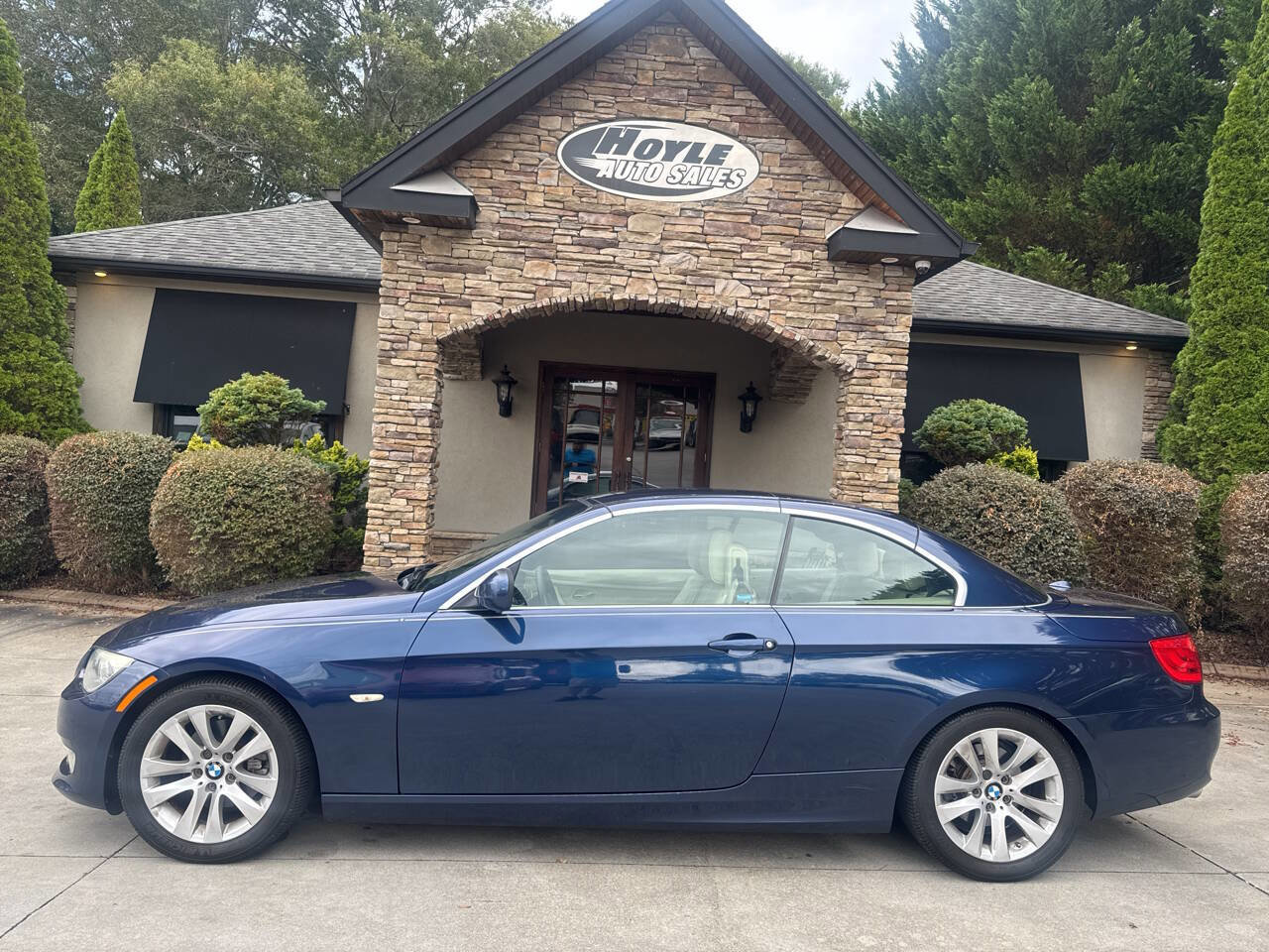 Used 2013 BMW 328i Convertible image 1