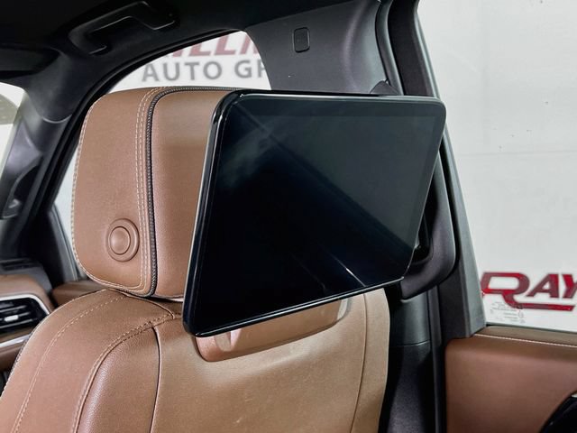 Used 2025 Chevrolet Suburban High Country AWD/4WD image 28