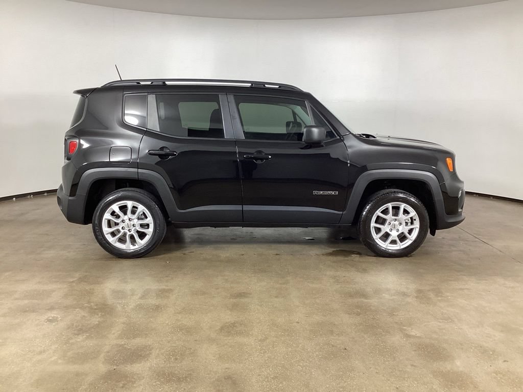 Used 2022 Jeep Renegade Latitude AWD/4WD image 5