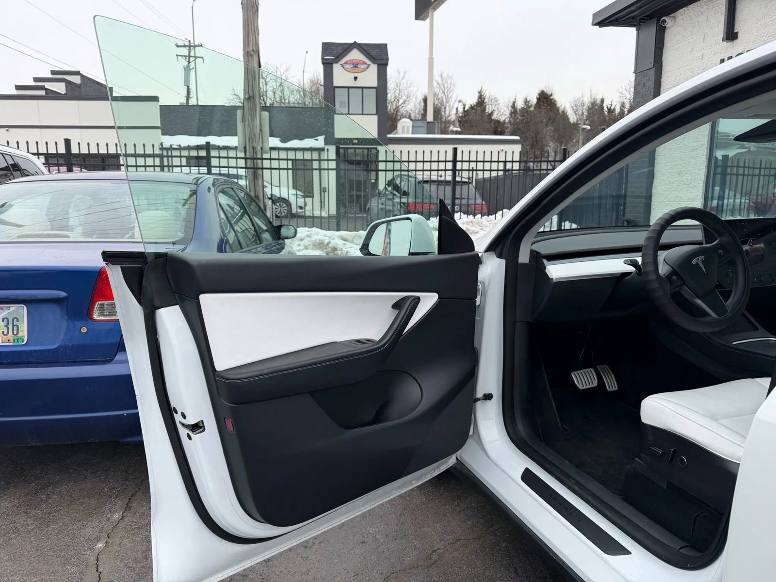 Used 2022 Tesla Model Y Performance AWD/4WD image 25