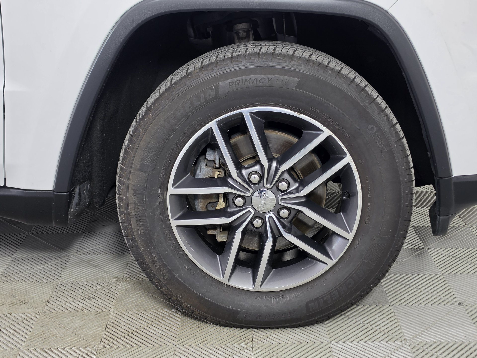 Used 2018 Jeep Grand Cherokee Limited w/ Luxury Group II AWD/4WD image 10