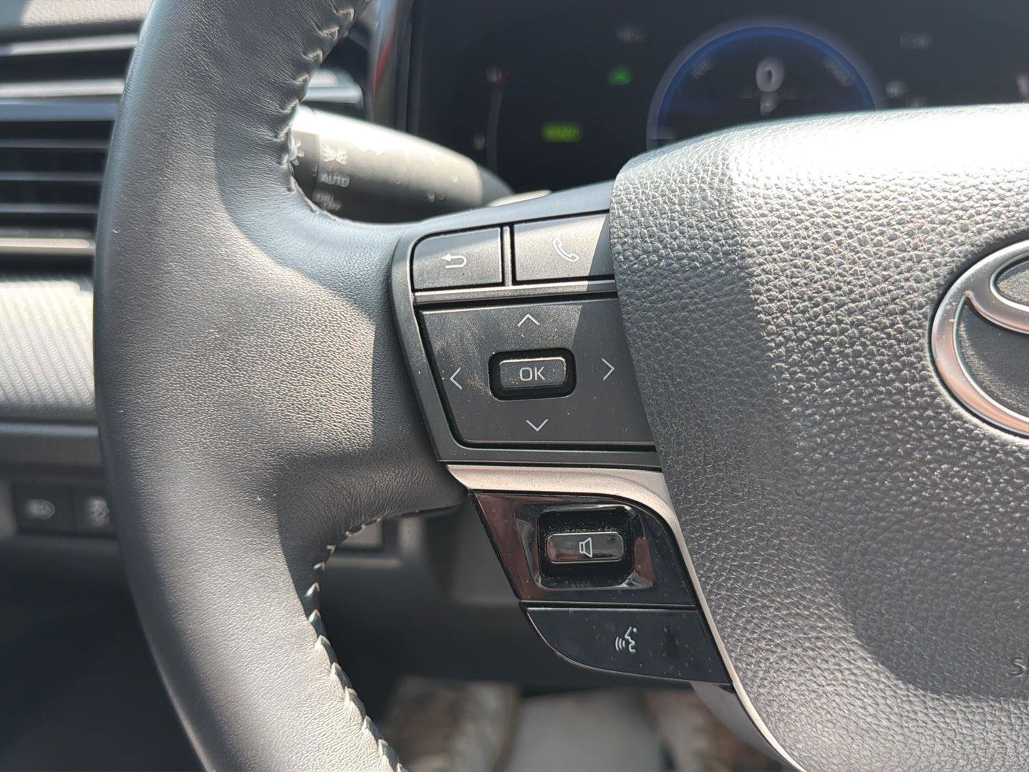 Used 2025 Toyota Camry SE FWD image 23