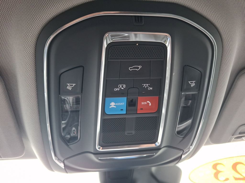 Used 2023 Jeep Grand Cherokee Limited image 23