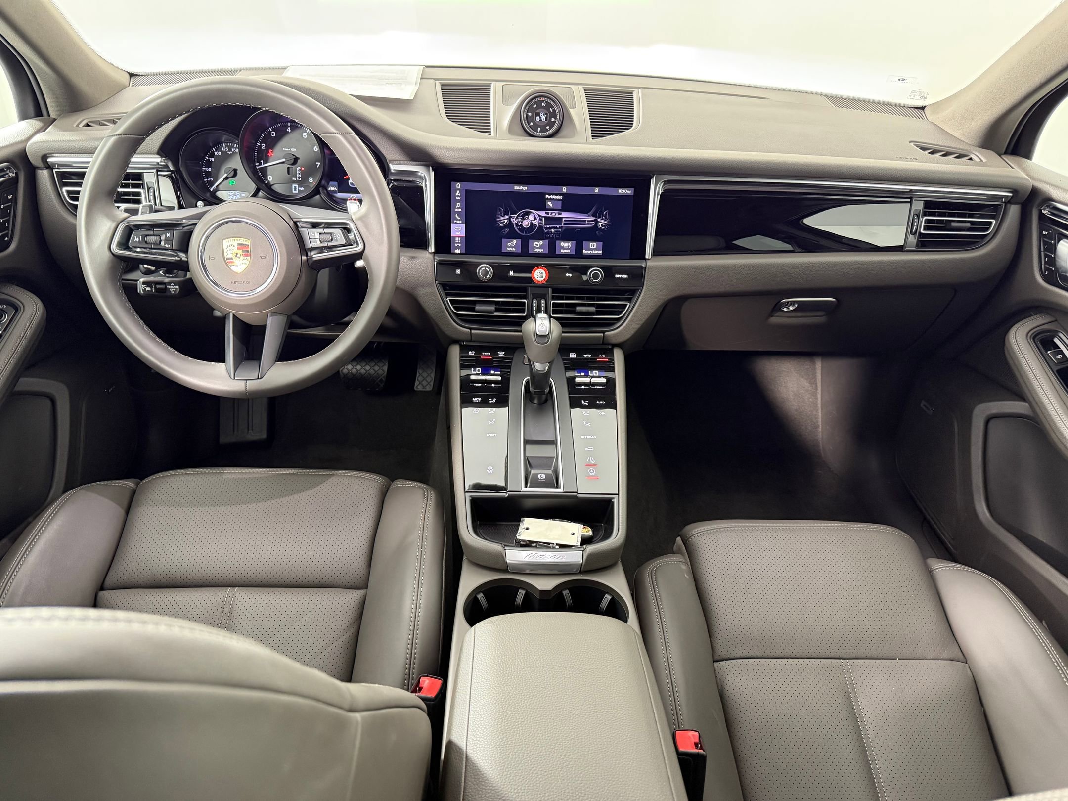 Used 2025 Porsche Macan image 16