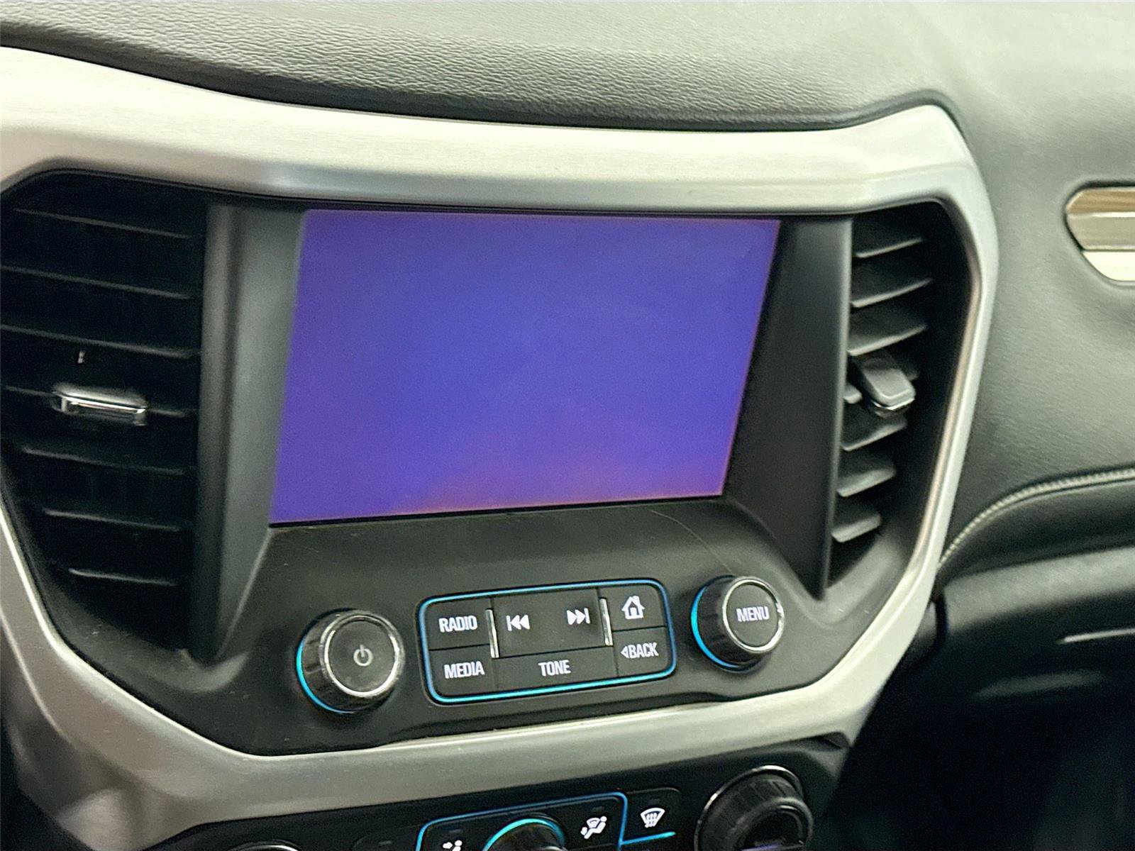 Used 2017 GMC Acadia SLE image 4