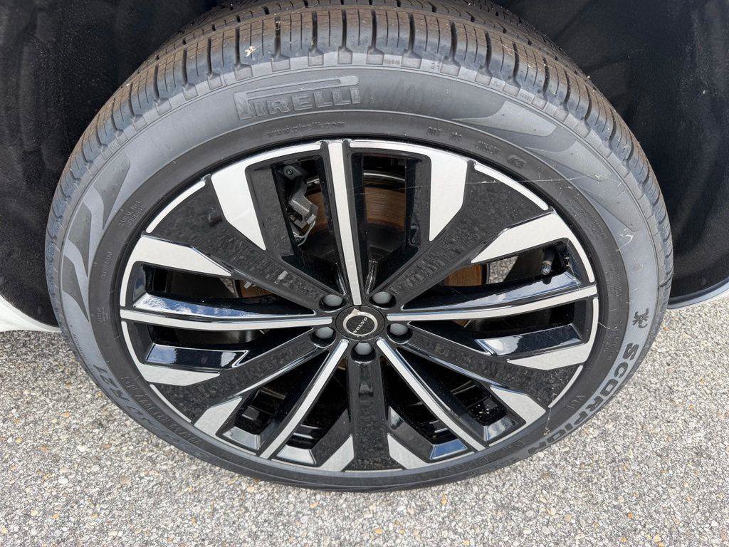 New 2026 Volvo XC90 T8 Plus w/ Protection Package Premier AWD/4WD image 27