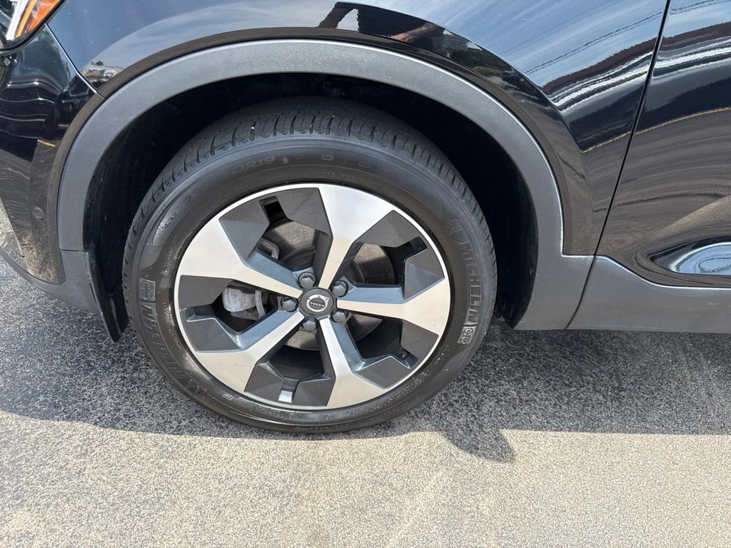 Used 2025 Volvo XC40 B5 Plus w/ Protection Package Premier AWD/4WD image 11