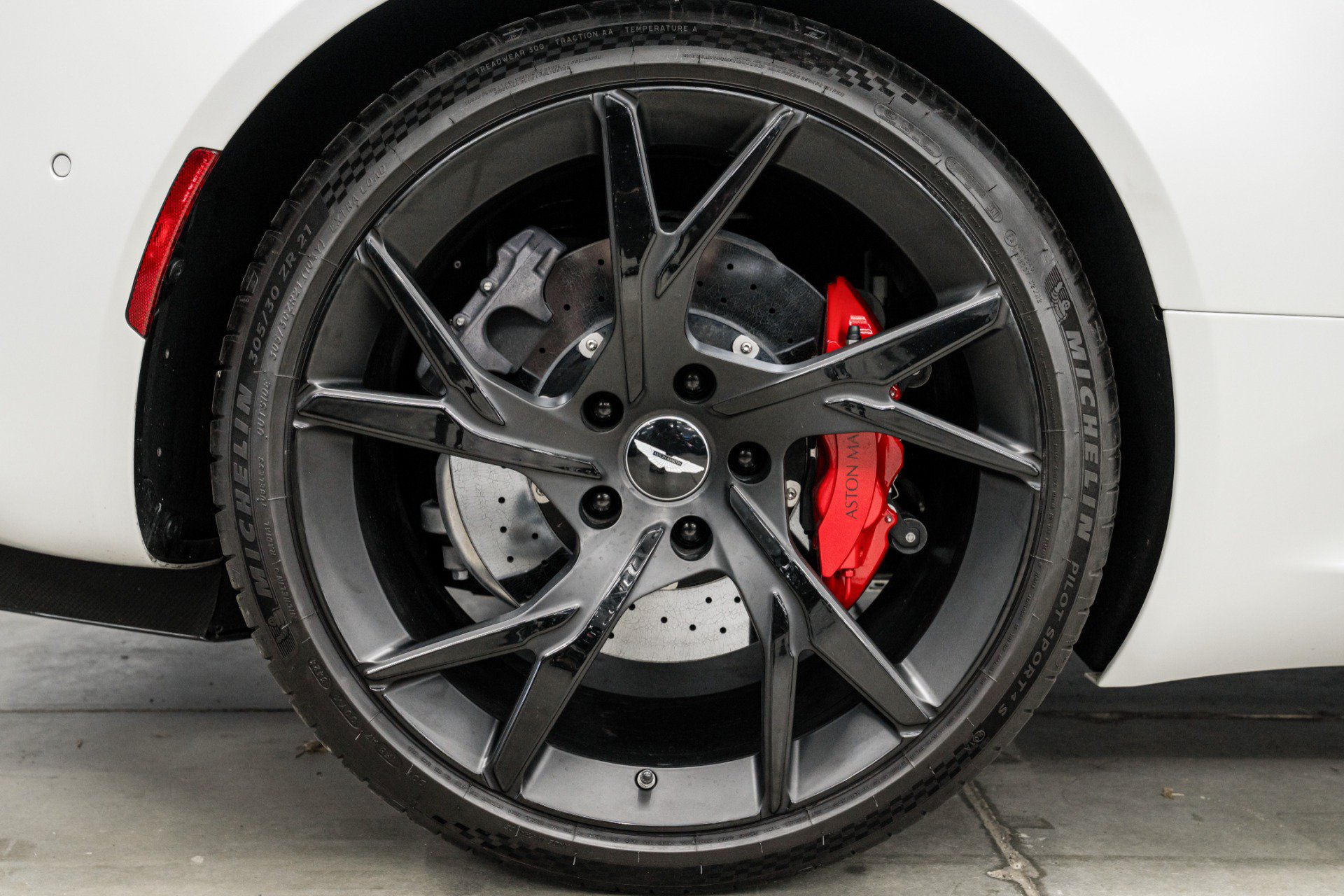 Used 2019 Aston Martin DBS Superleggera RWD image 37