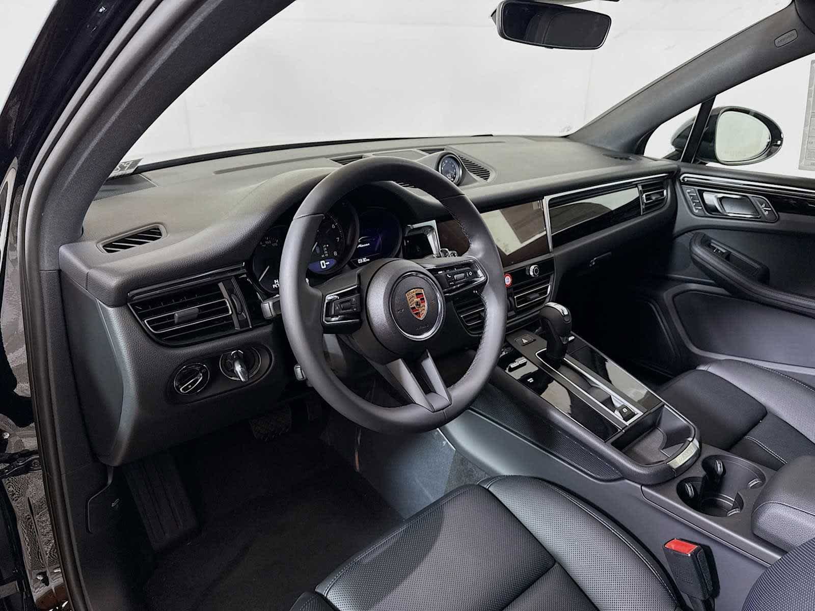 New 2025 Porsche Macan AWD/4WD image 4