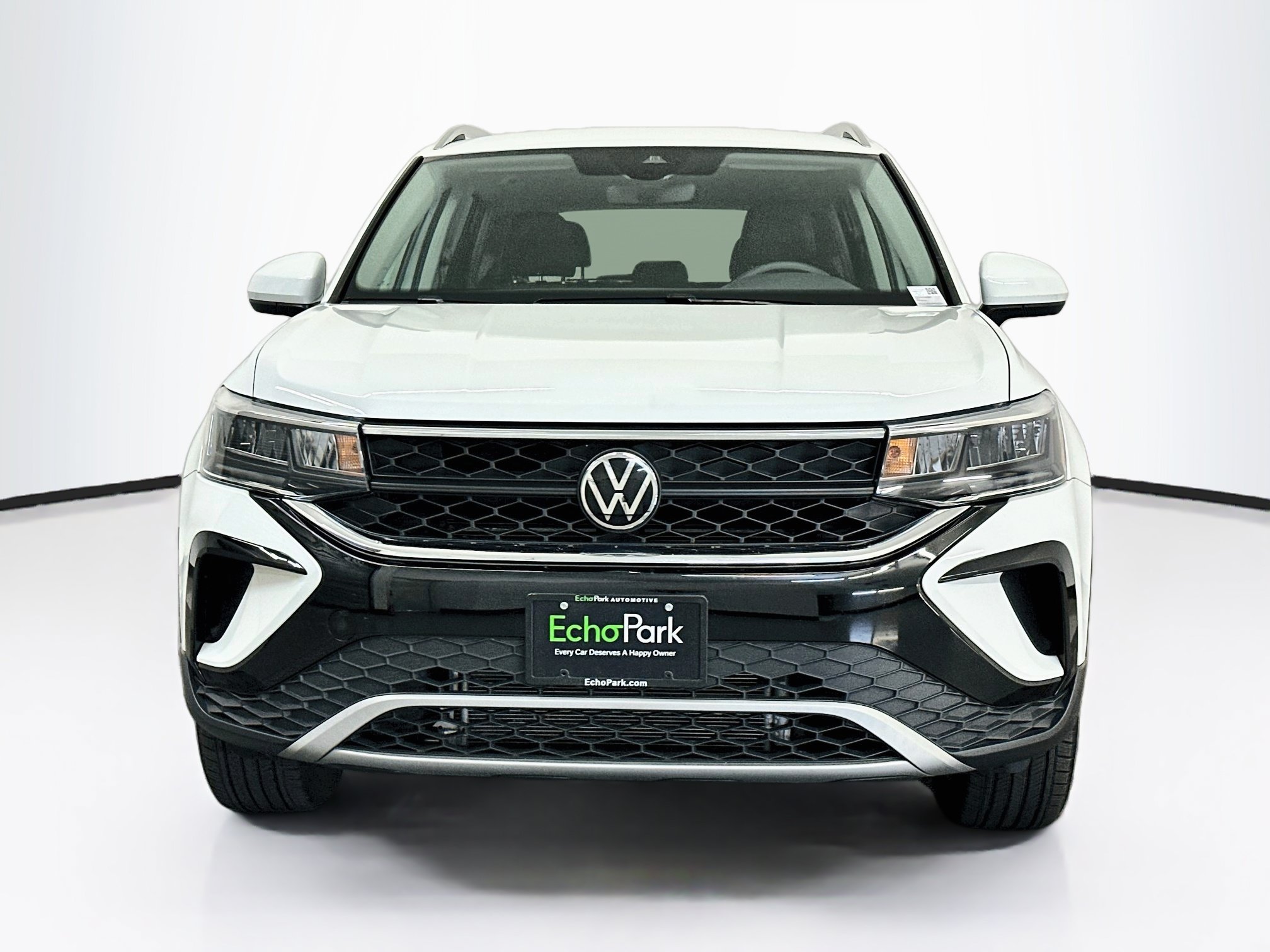 Used 2024 Volkswagen Taos SE AWD/4WD image 2