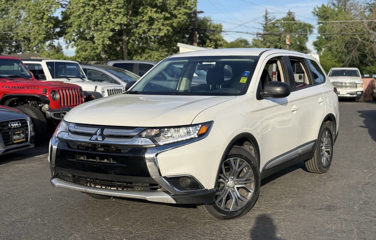 Used 2017 Mitsubishi Outlander ES image 1