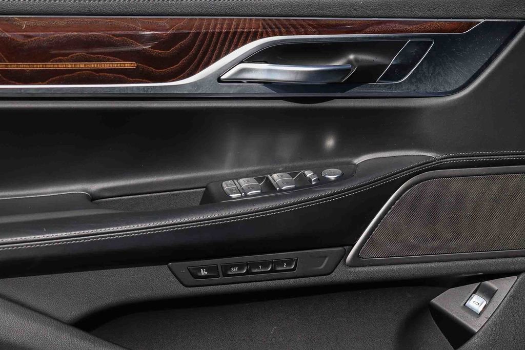 Used 2022 BMW 750i xDrive 750i xDrive w/ M Sport Package image 25