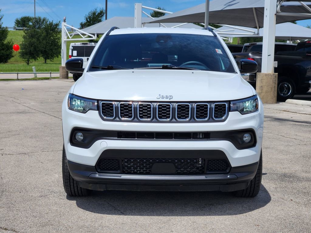 Used 2025 Jeep Compass Latitude AWD/4WD image 2