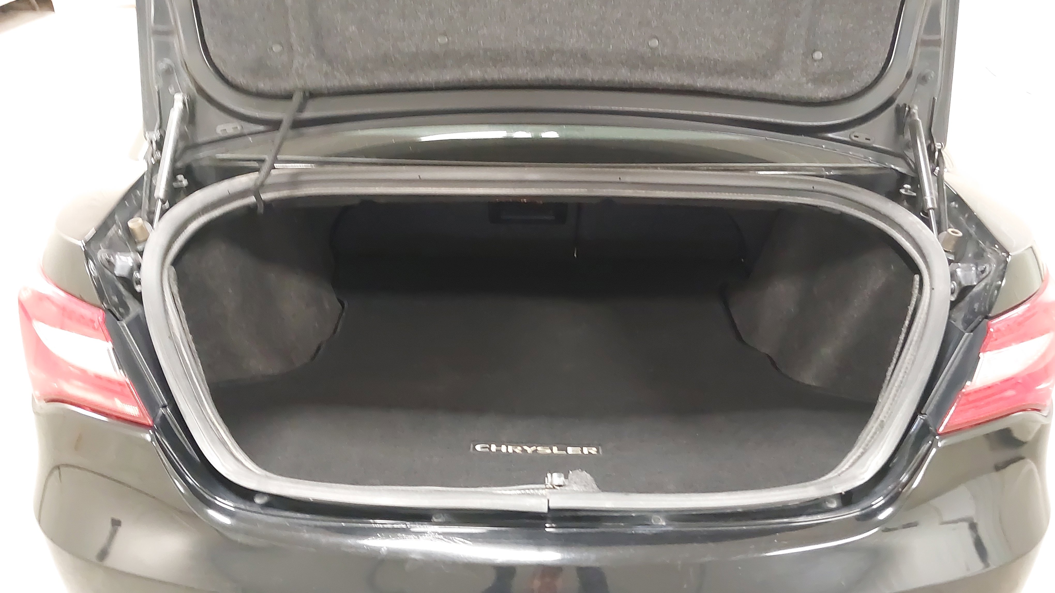 Used 2014 Chrysler 200 Limited image 26