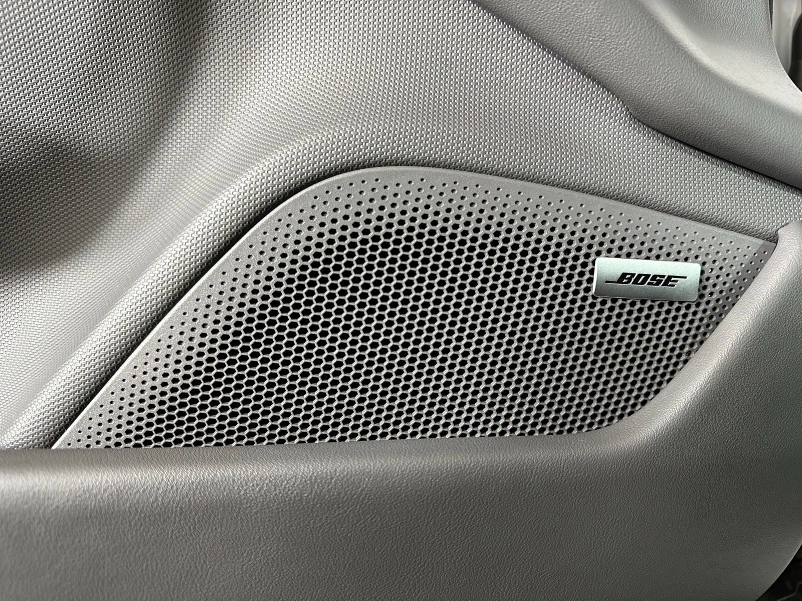 Used 2023 Porsche Taycan w/ Premium Package image 33