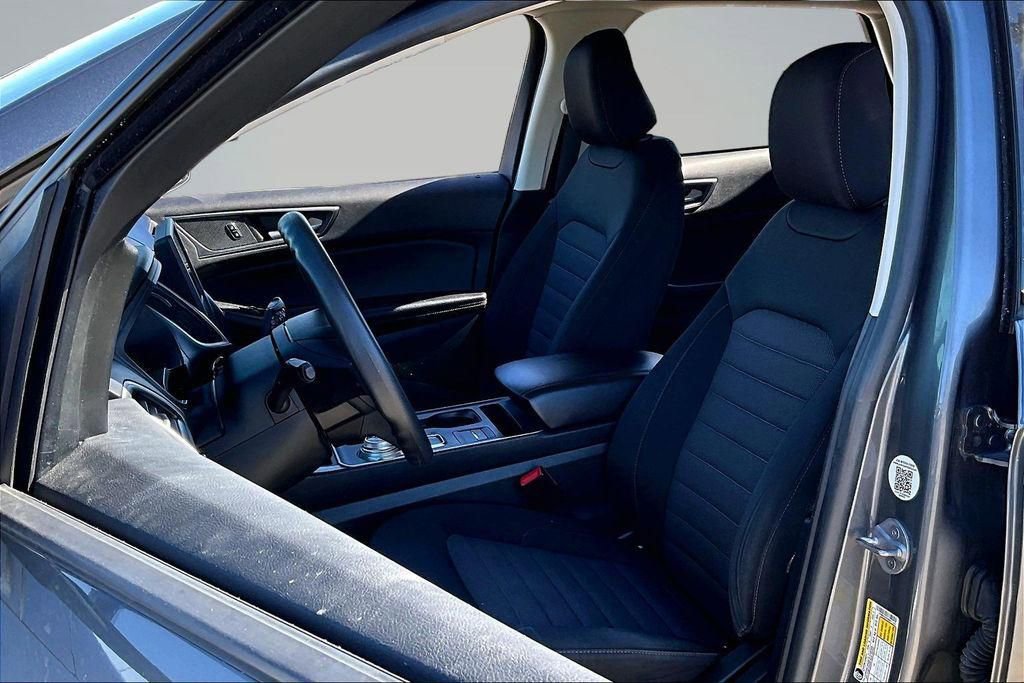 Used 2022 Ford Edge SE w/ Black Appearance Package image 25