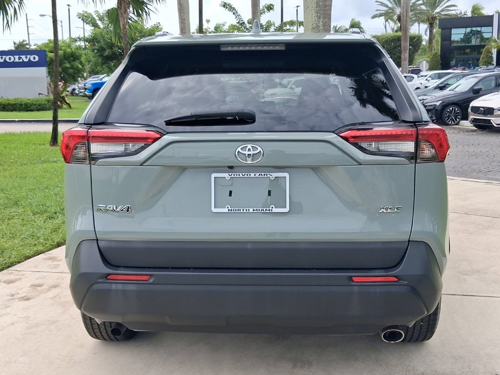 Used 2019 Toyota RAV4 XLE Premium w/ Cold Weather Package FWD image 5
