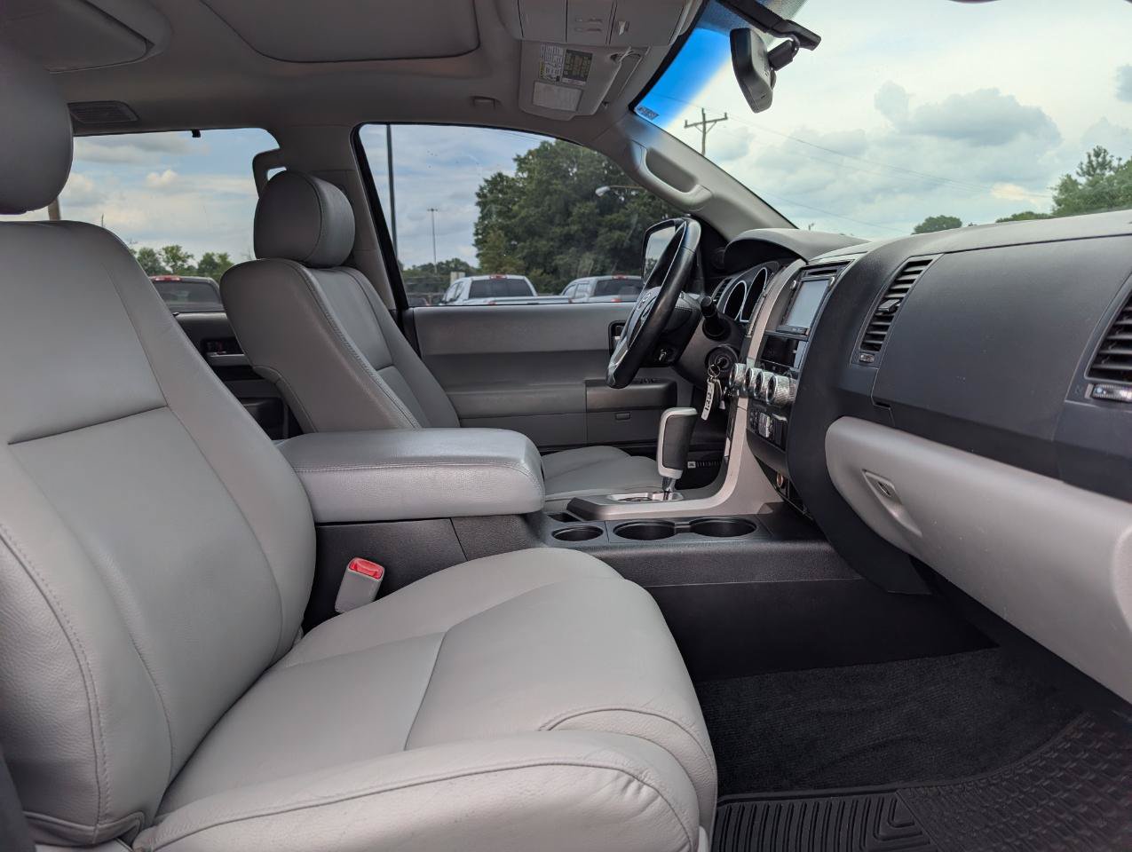Used 2016 Toyota Sequoia Limited w/ Safety & Convenience Package AWD/4WD image 22