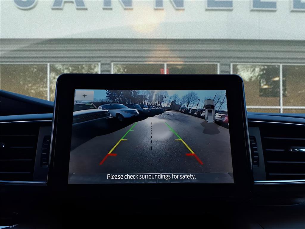 Used 2022 Ford Explorer XLT w/ Equipment Group 202A image 22