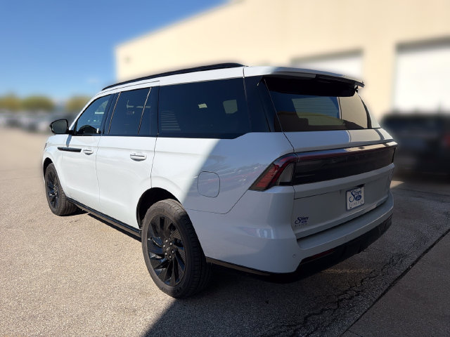 New 2026 Lincoln Navigator Reserve w/ Jet Appearance Package AWD/4WD image 9