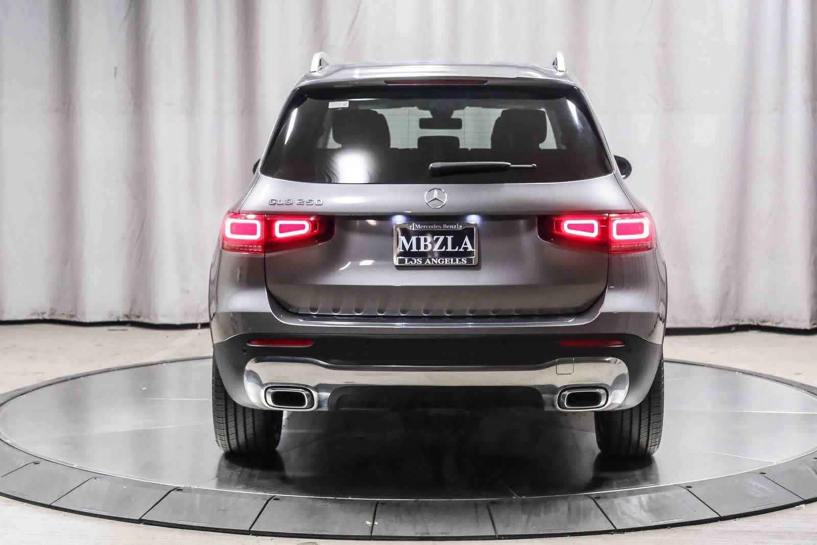 Used 2023 Mercedes-Benz GLB 250 image 3