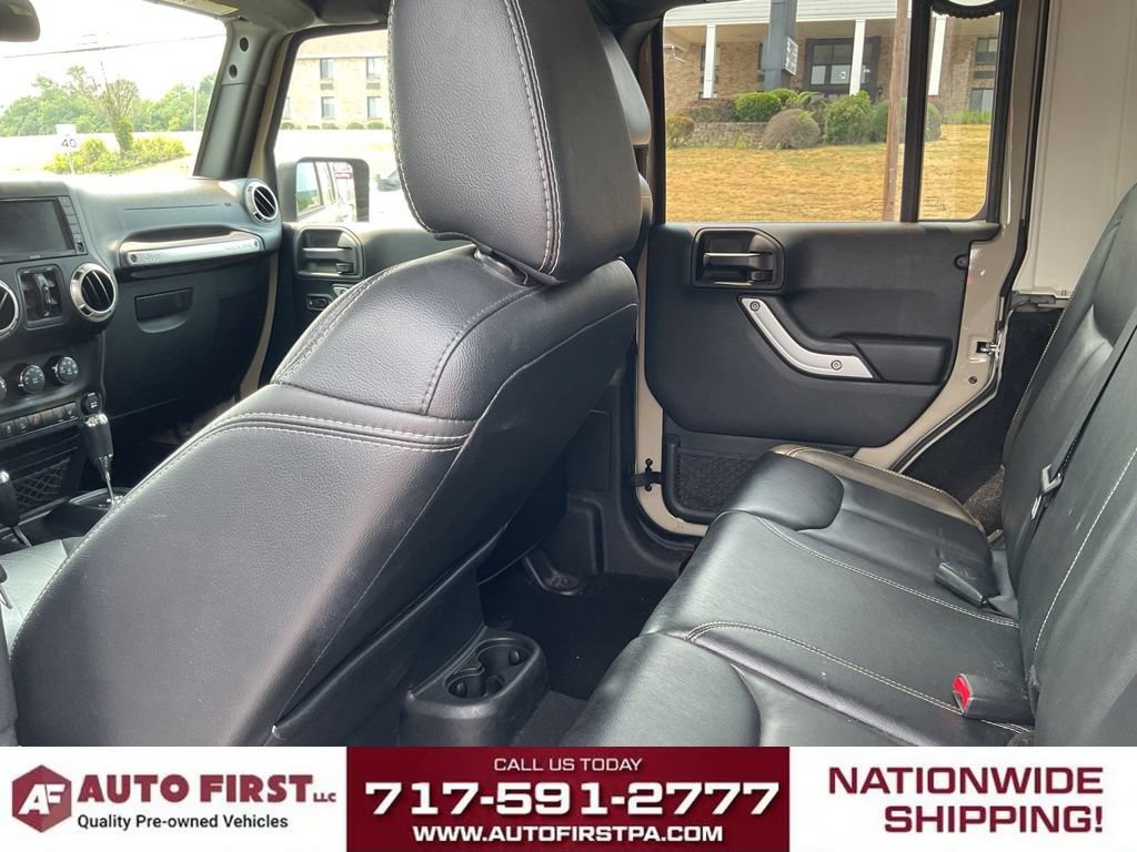 Used 2017 Jeep Wrangler Unlimited Rubicon w/ Connectivity Group AWD/4WD image 10