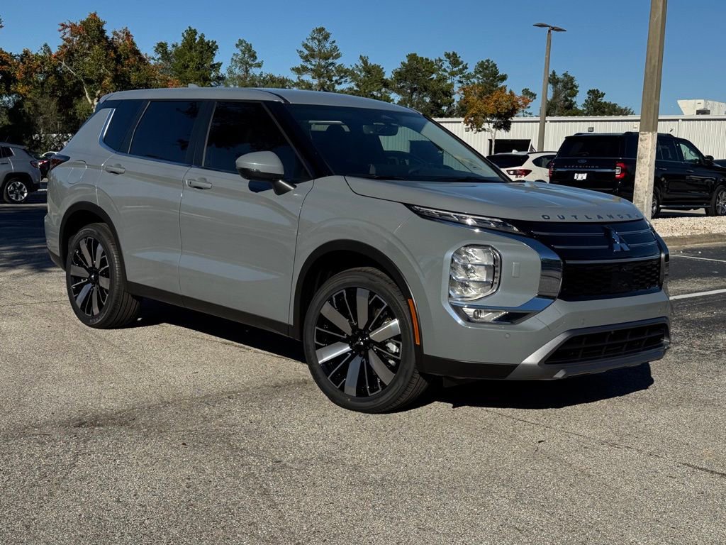 New 2025 Mitsubishi Outlander SE image 10