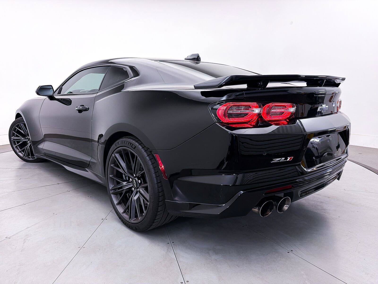 Used 2022 Chevrolet Camaro ZL1 w/ LPO, ZL1 Protection Package RWD image 4