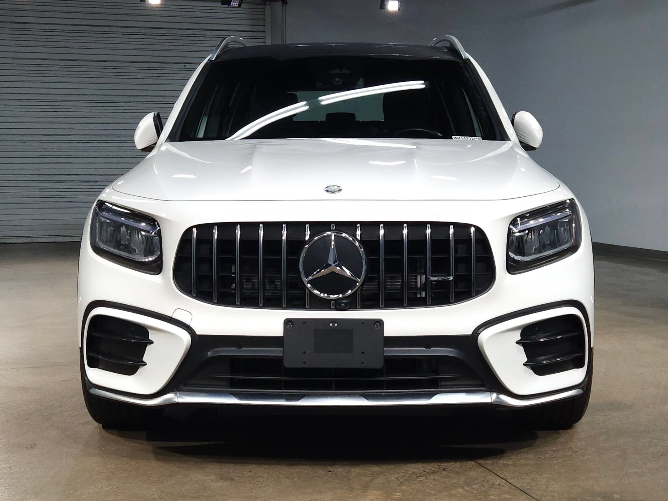 Used 2025 Mercedes-Benz GLB 35 AMG 4MATIC image 2
