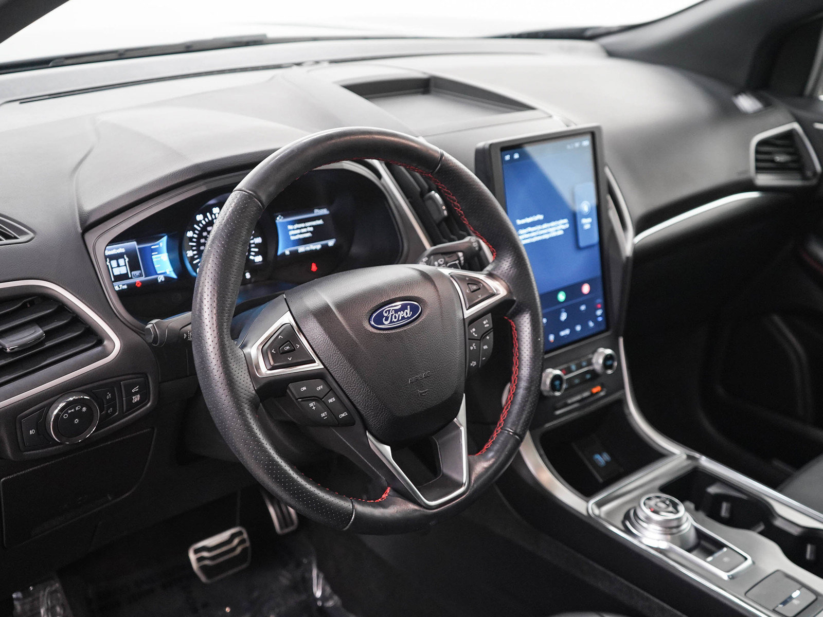Used 2022 Ford Edge ST-Line w/ Class II Trailer Tow Package AWD/4WD image 21