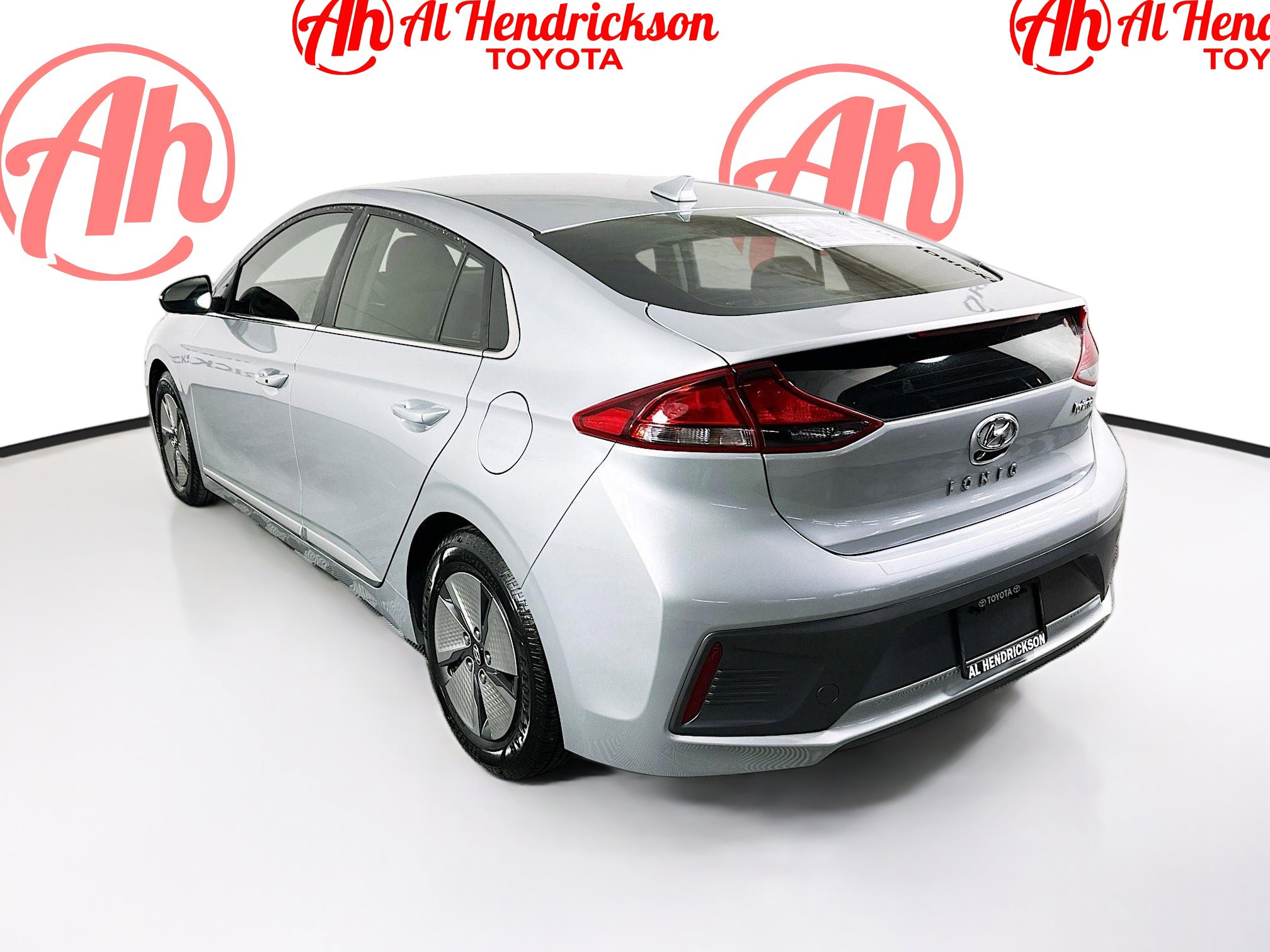Used 2022 Hyundai Ioniq SE image 5