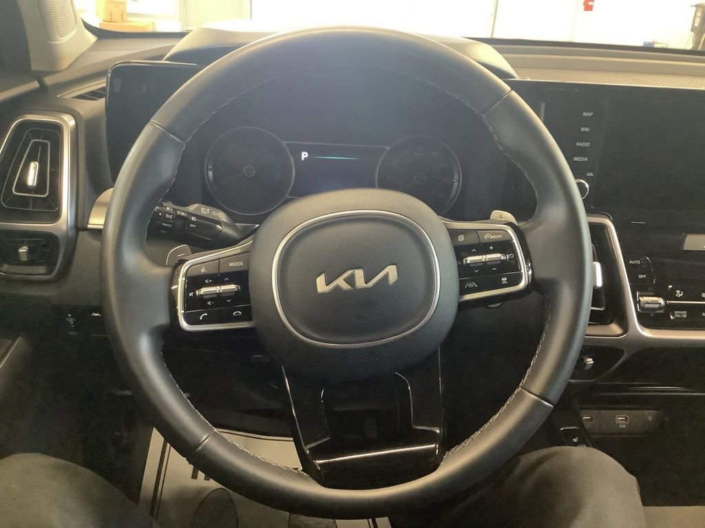Certified 2023 Kia Sorento EX AWD/4WD image 12