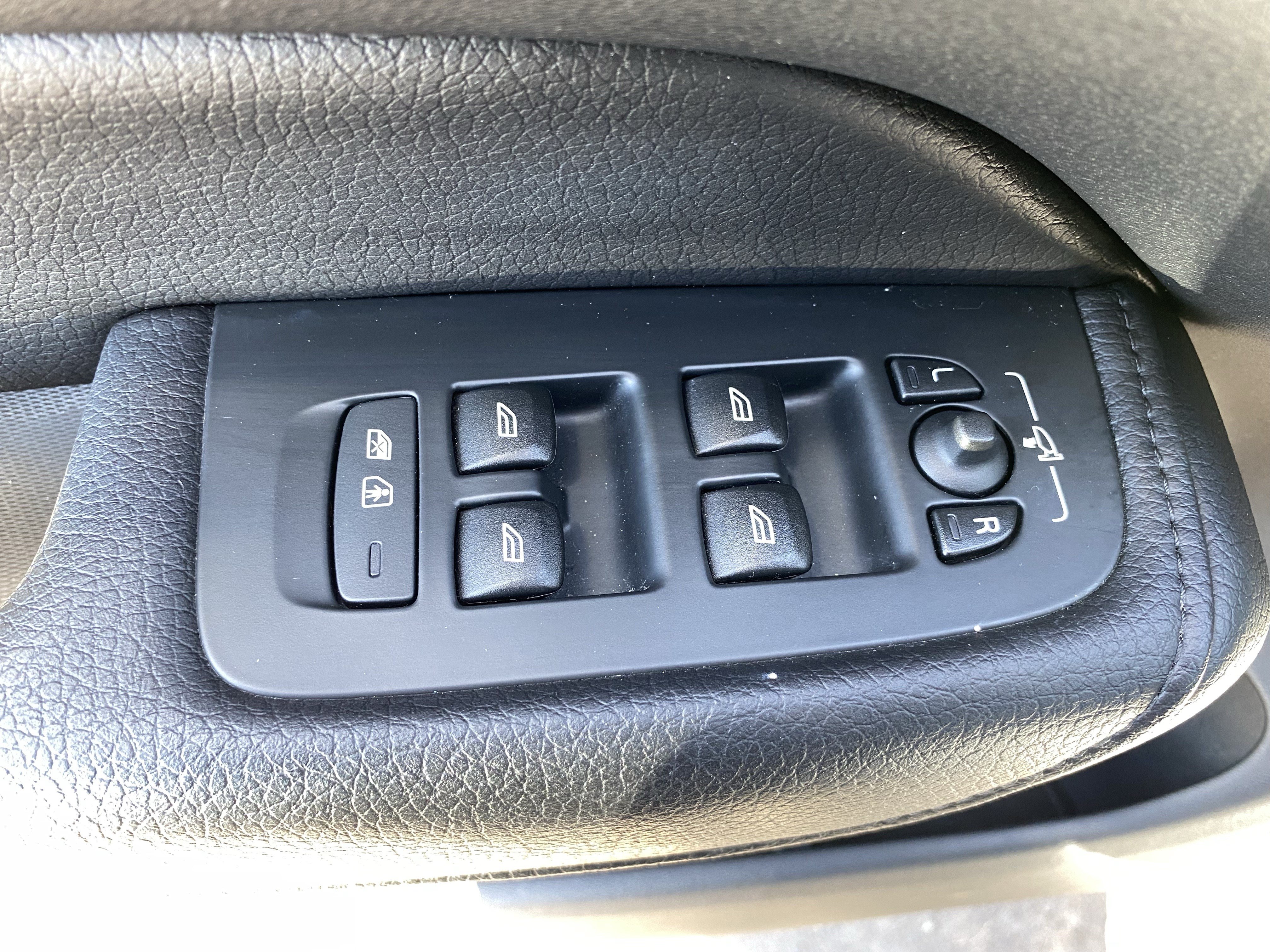 Used 2021 Volvo XC60 T5 Momentum FWD image 20