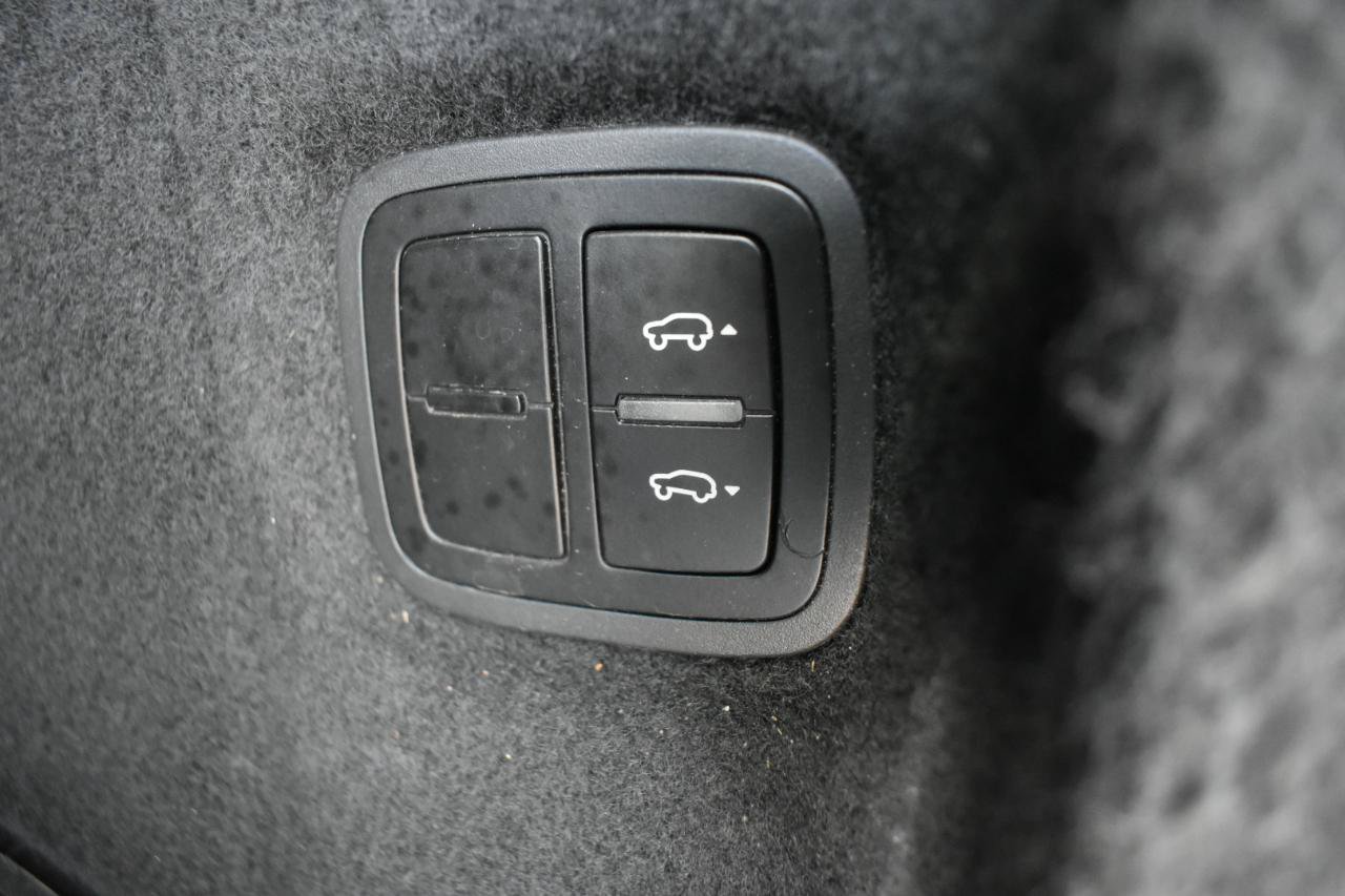 Used 2015 Porsche Cayenne Turbo AWD/4WD image 47