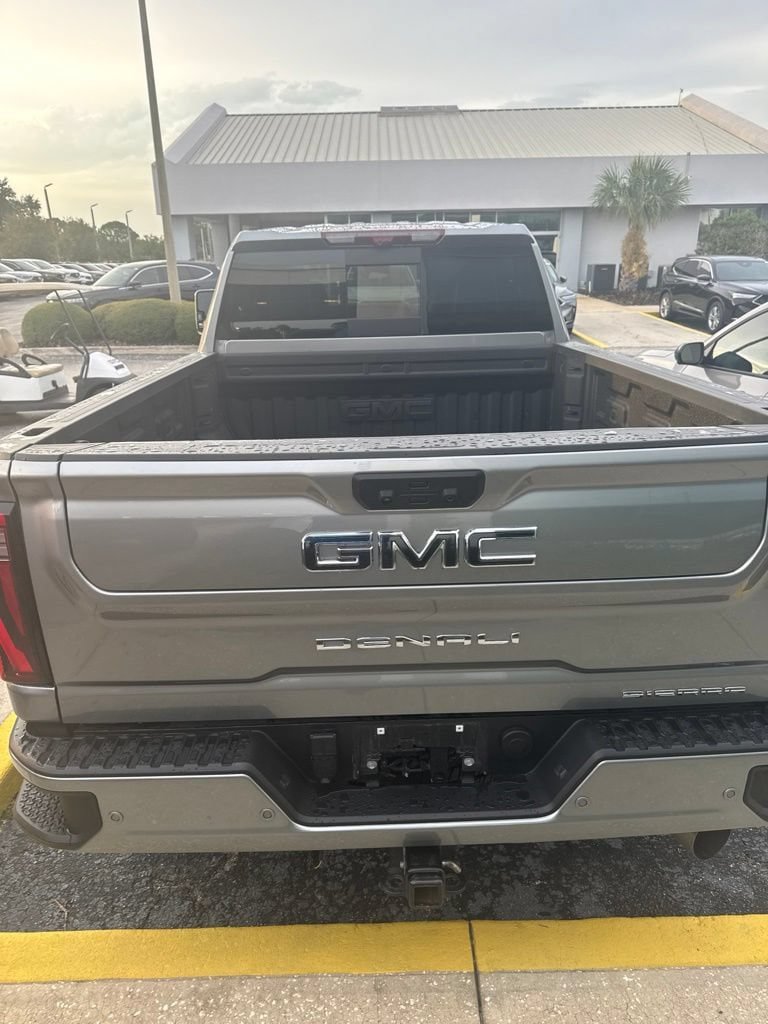 Used 2025 GMC Sierra 3500 Denali Ultimate AWD/4WD image 7