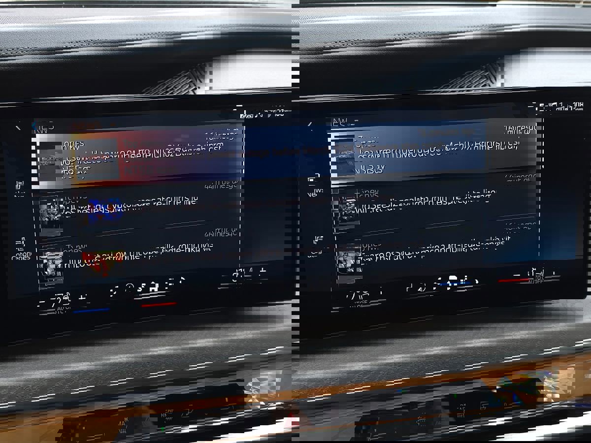 Used 2024 BMW i7 xDrive60 w/ Executive Package image 60