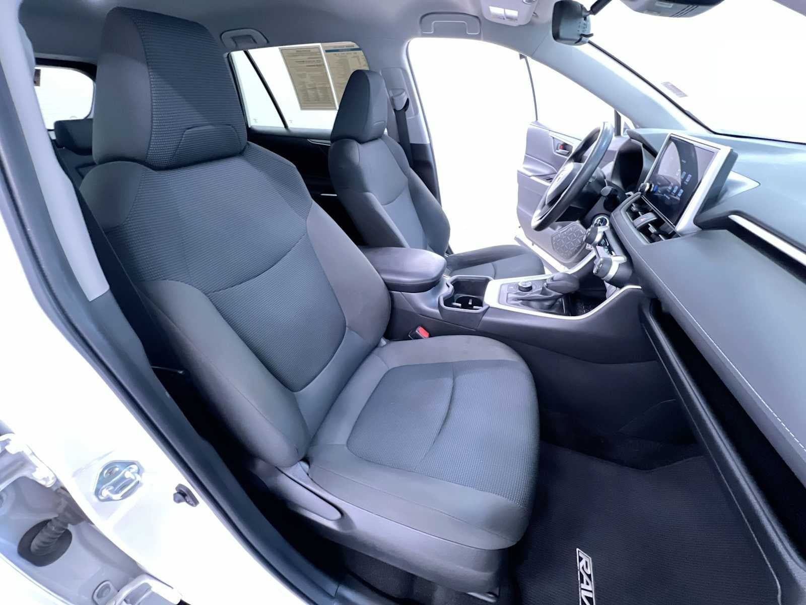 Used 2023 Toyota RAV4 LE AWD/4WD image 34
