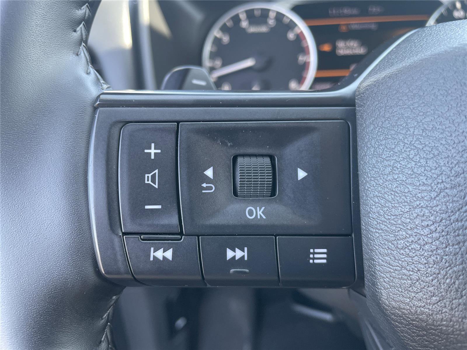 Used 2025 Nissan Rogue SV image 13