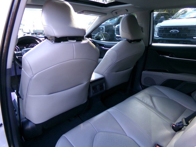 Used 2022 Toyota Camry XLE image 18