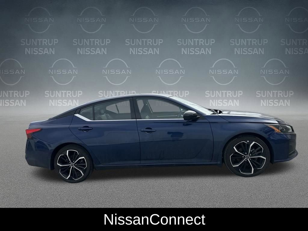 Used 2023 Nissan Altima 2.5 SR w/ SR Premium Package image 8