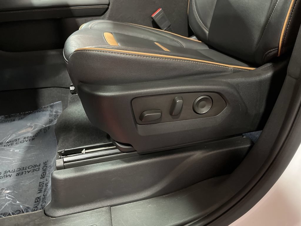 Certified 2023 GMC Yukon AT4 w/ Technology Package AWD/4WD image 14