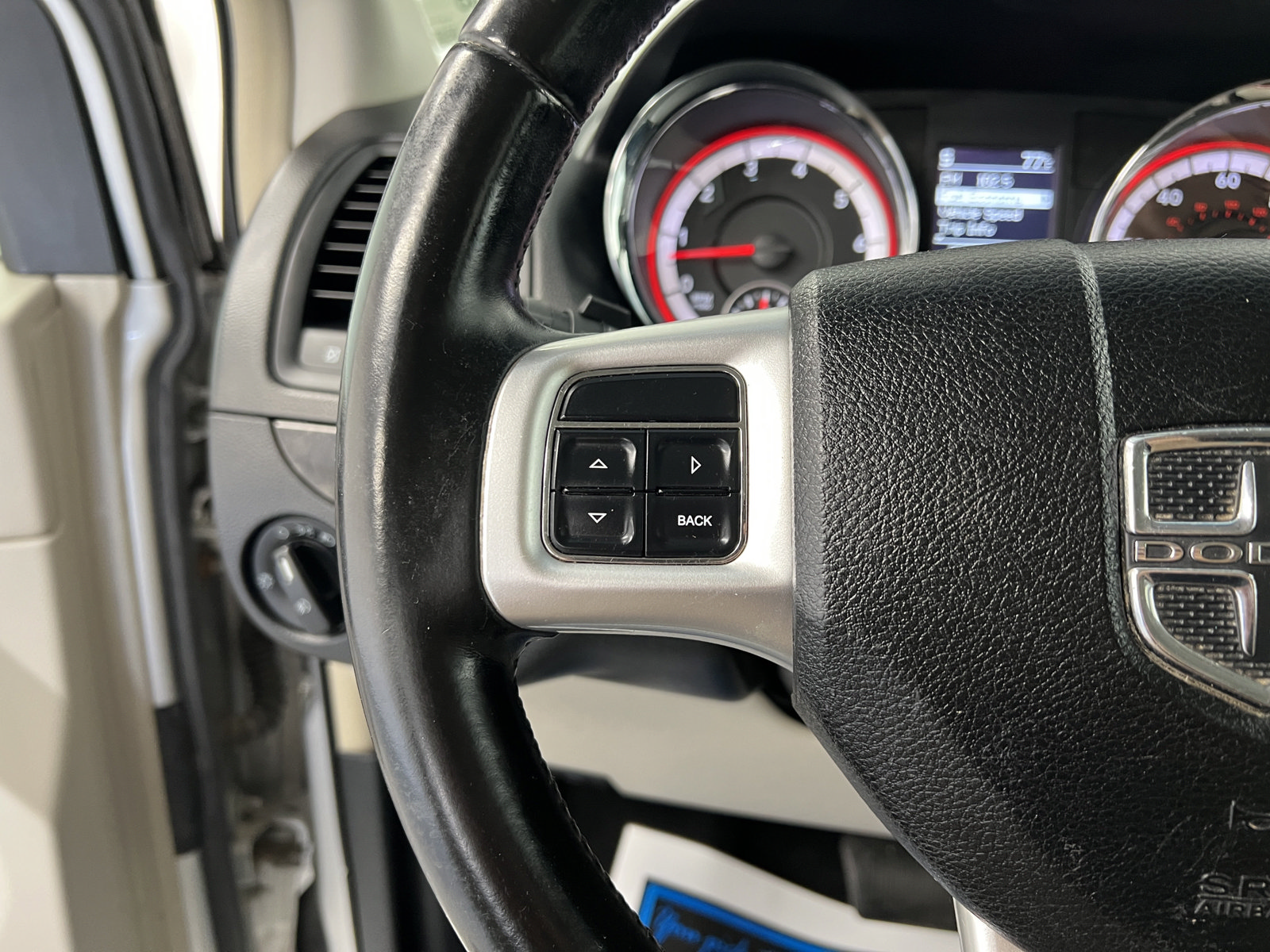 Used 2011 Dodge Grand Caravan Crew w/ Entertainment Group 1 FWD image 24