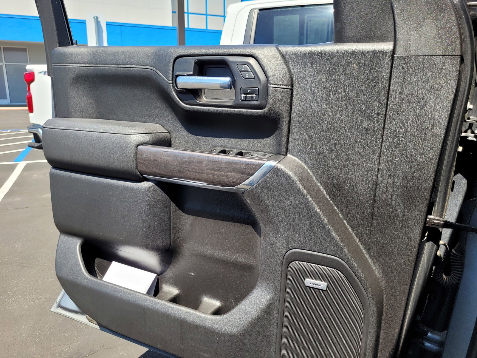 Used 2021 Chevrolet Silverado 1500 LTZ w/ LTZ Premium Package AWD/4WD image 25