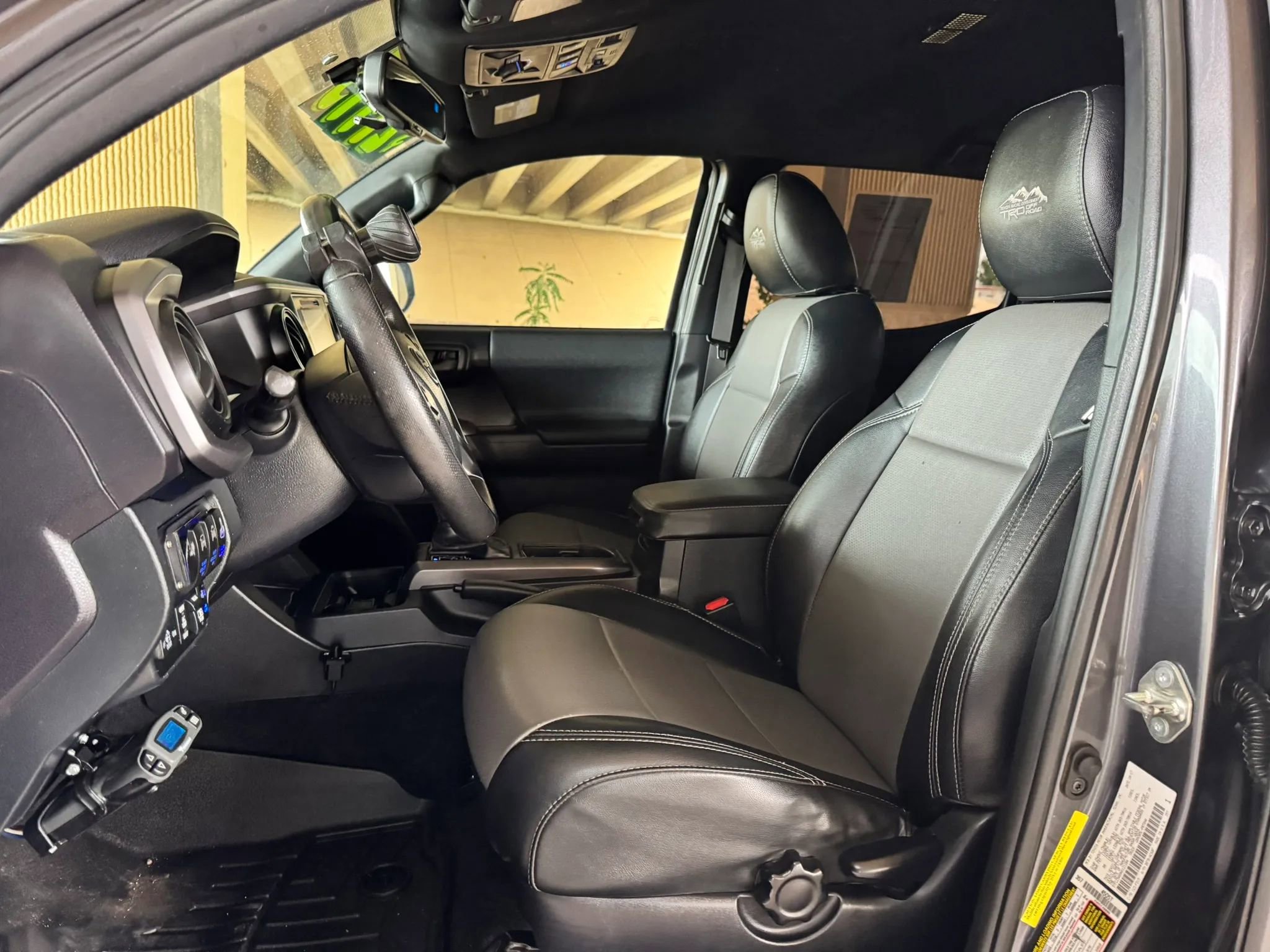 Used 2017 Toyota Tacoma TRD Off-Road w/ Tow Package (A/T) image 11