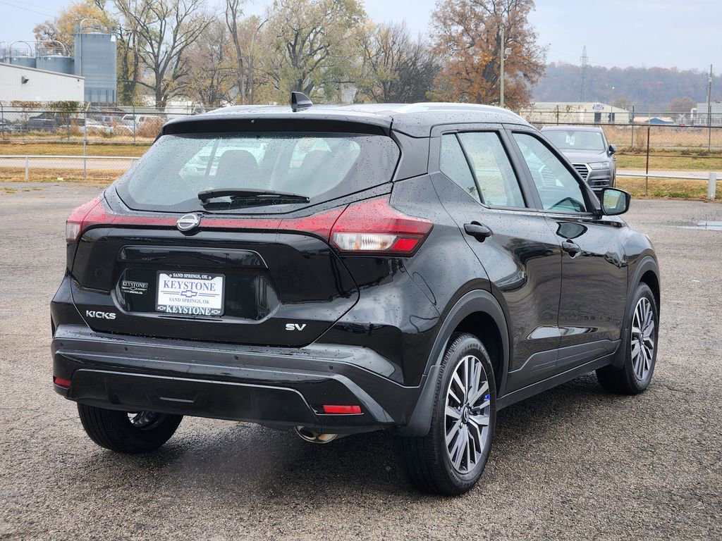 Used 2023 Nissan Kicks SV image 4