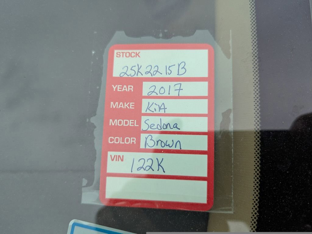 Used 2017 Kia Sedona LX w/ LX Essentials Premium Package image 5